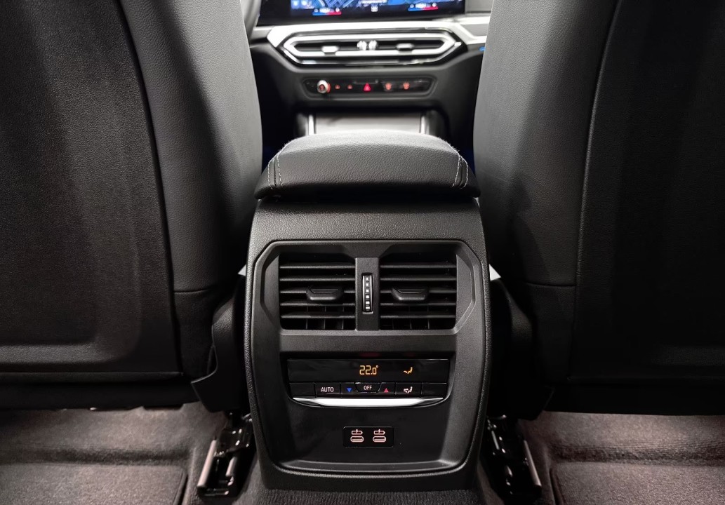 BMW Seria 3 330i xDrive M-Sport - foto 22