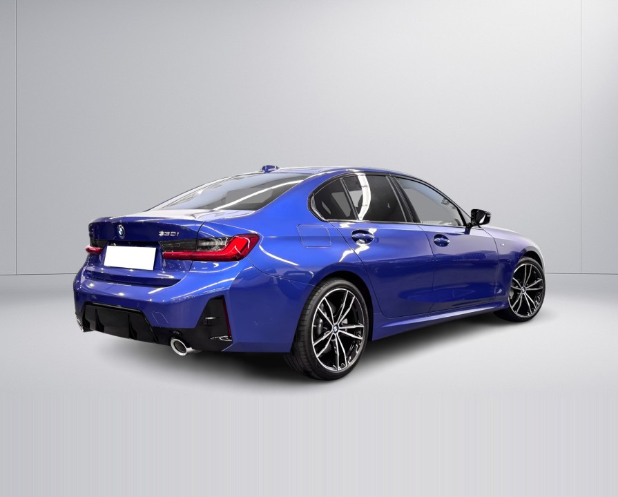BMW Seria 3 330i xDrive M-Sport (3)