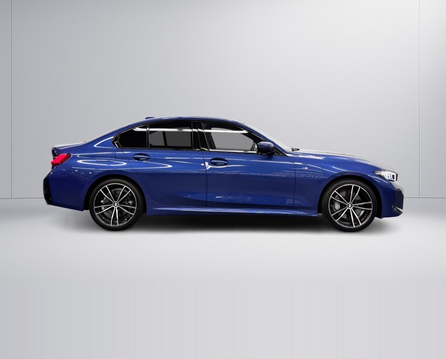 BMW Seria 3 330i xDrive M-Sport (2)