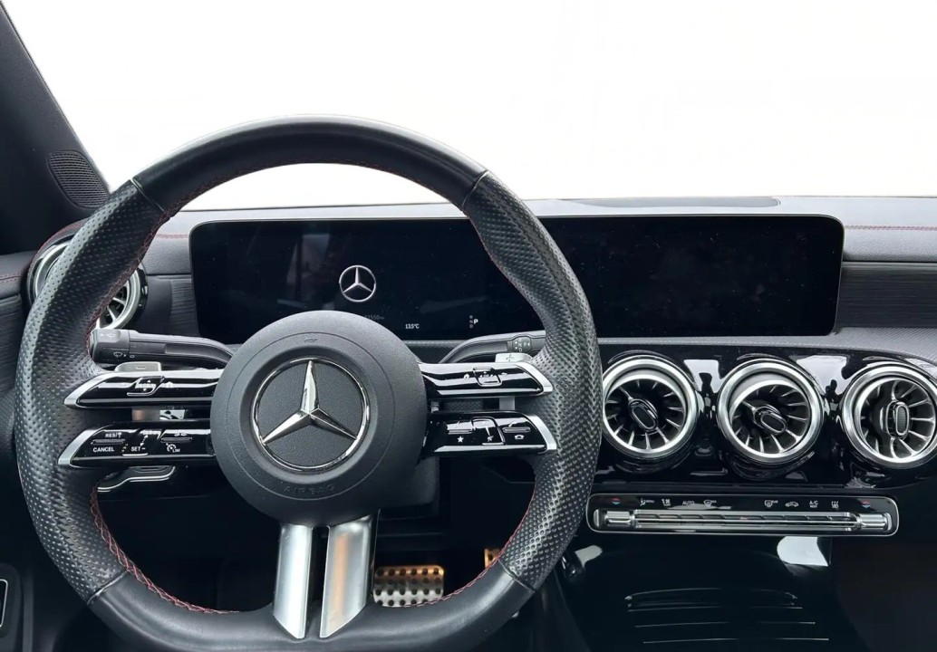Mercedes-Benz CLA 250e AMG Line - foto 13