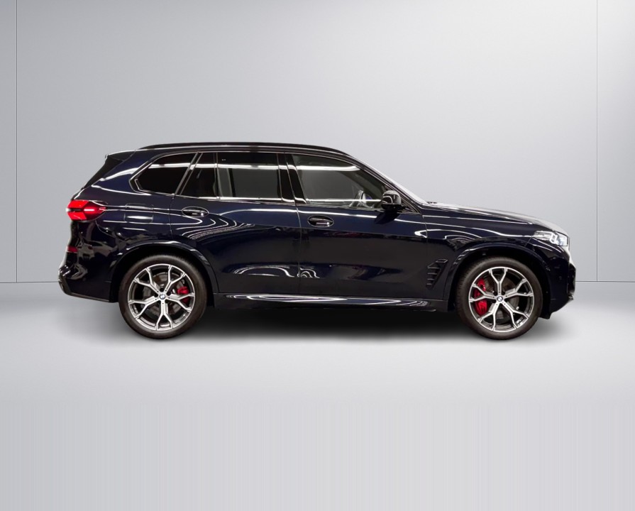BMW X5 M60i (3)