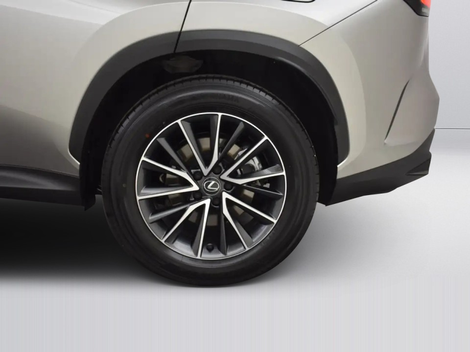 Lexus Seria NX 450h+ AWD - foto 29