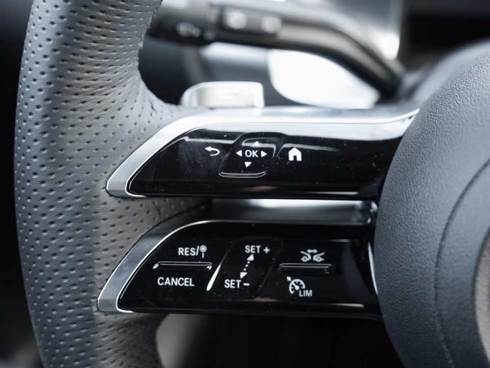 Mercedes-Benz GLB 200 AMG Line - foto 10