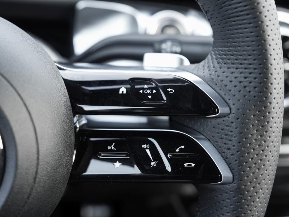 Mercedes-Benz GLB 200 AMG Line - foto 11