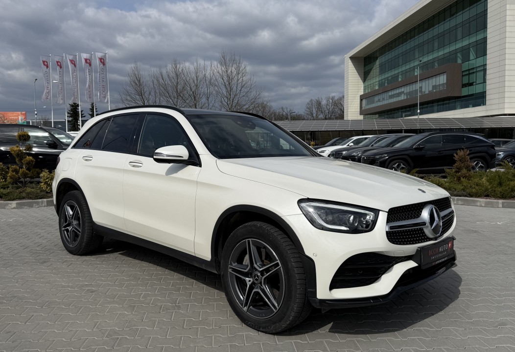 Mercedes-Benz GLC 300e 4MATIC AMG Line
