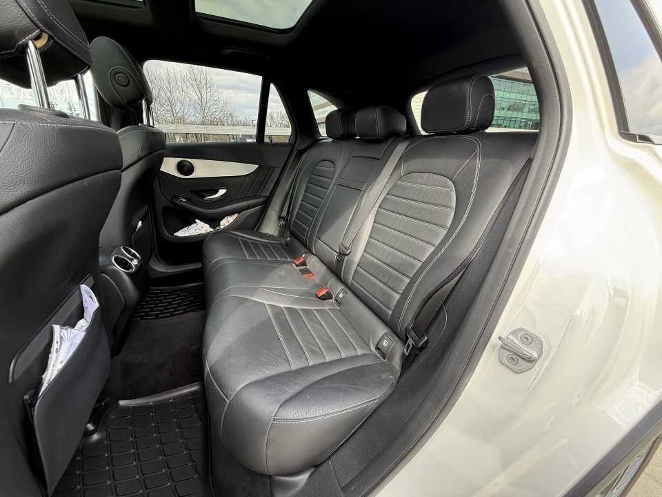 Mercedes-Benz GLC 300e 4MATIC AMG Line - foto 13