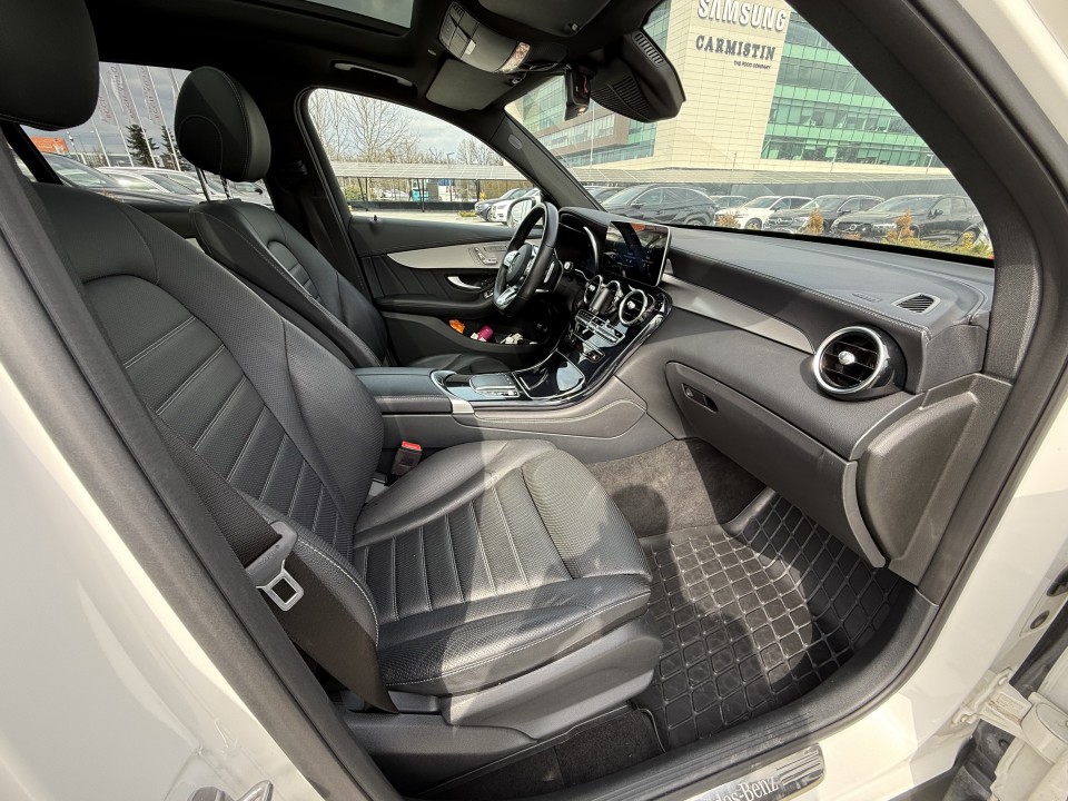 Mercedes-Benz GLC 300e 4MATIC AMG Line - foto 17