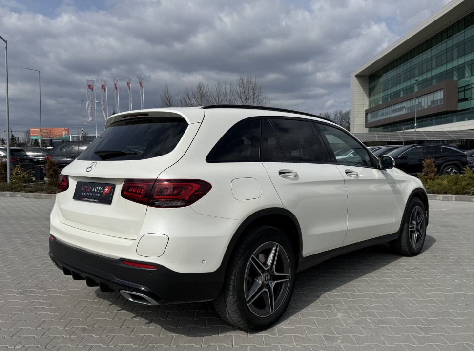 Mercedes-Benz GLC 300e 4MATIC AMG Line (3)