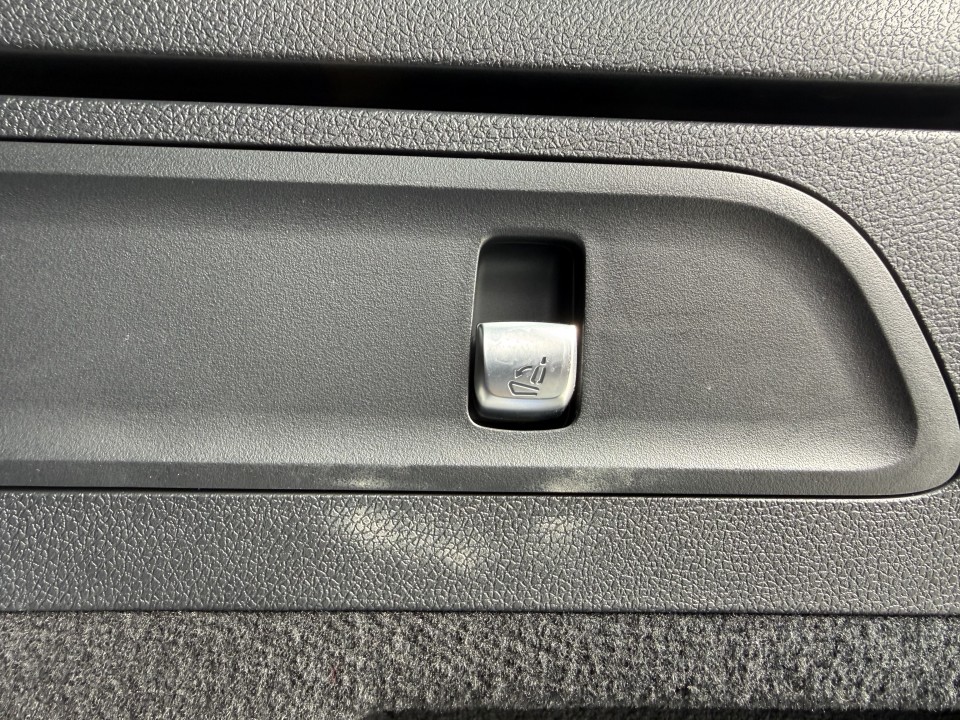 Mercedes-Benz GLC 300e 4MATIC AMG Line - foto 29