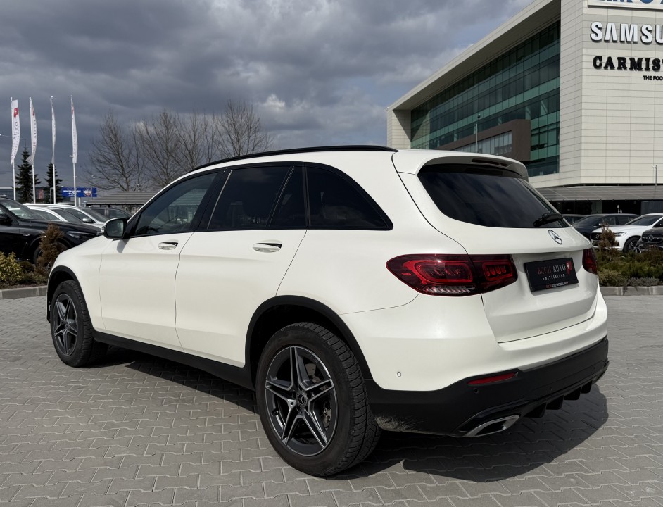 Mercedes-Benz GLC 300e 4MATIC AMG Line (5)