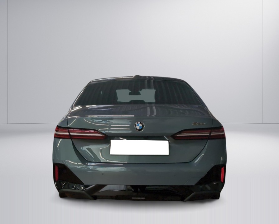 BMW Seria 5 520i M-Sport (5)
