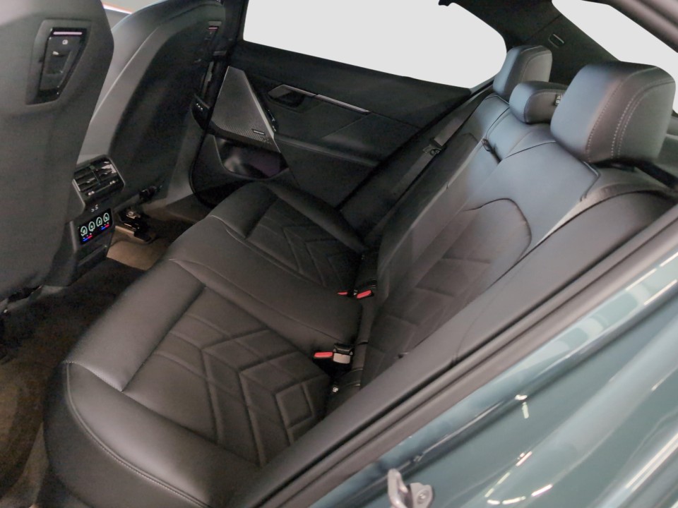 BMW Seria 5 520i M-Sport - foto 10