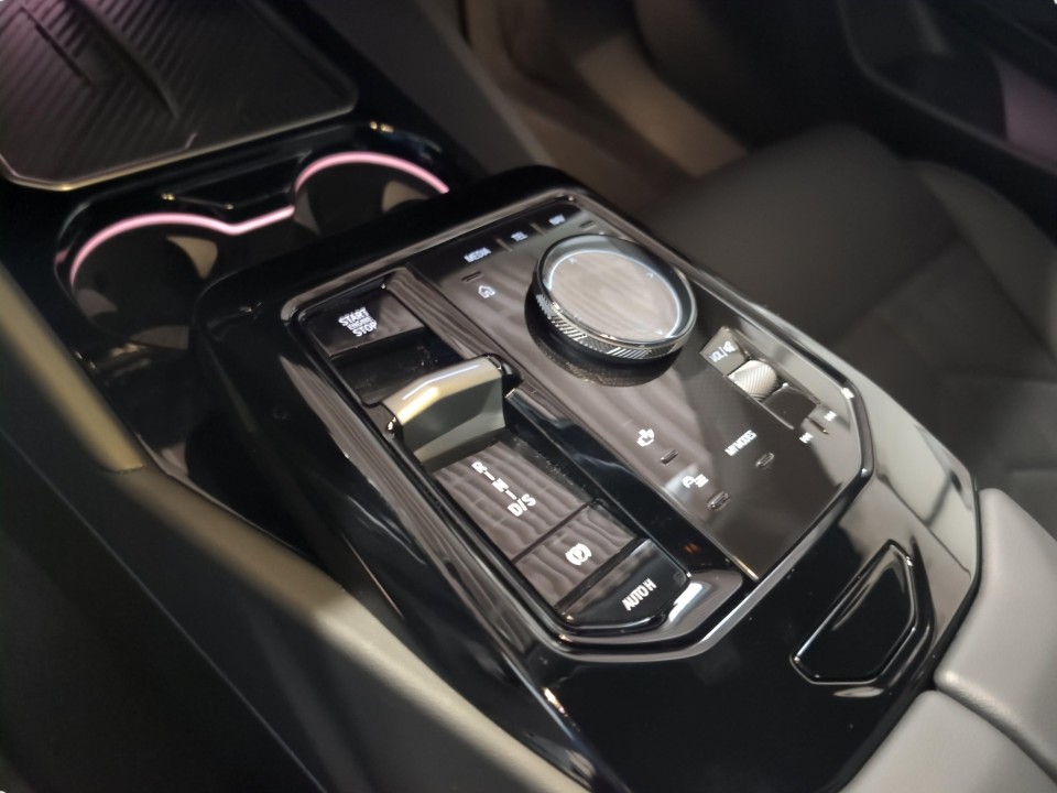 BMW Seria 5 520i M-Sport - foto 9