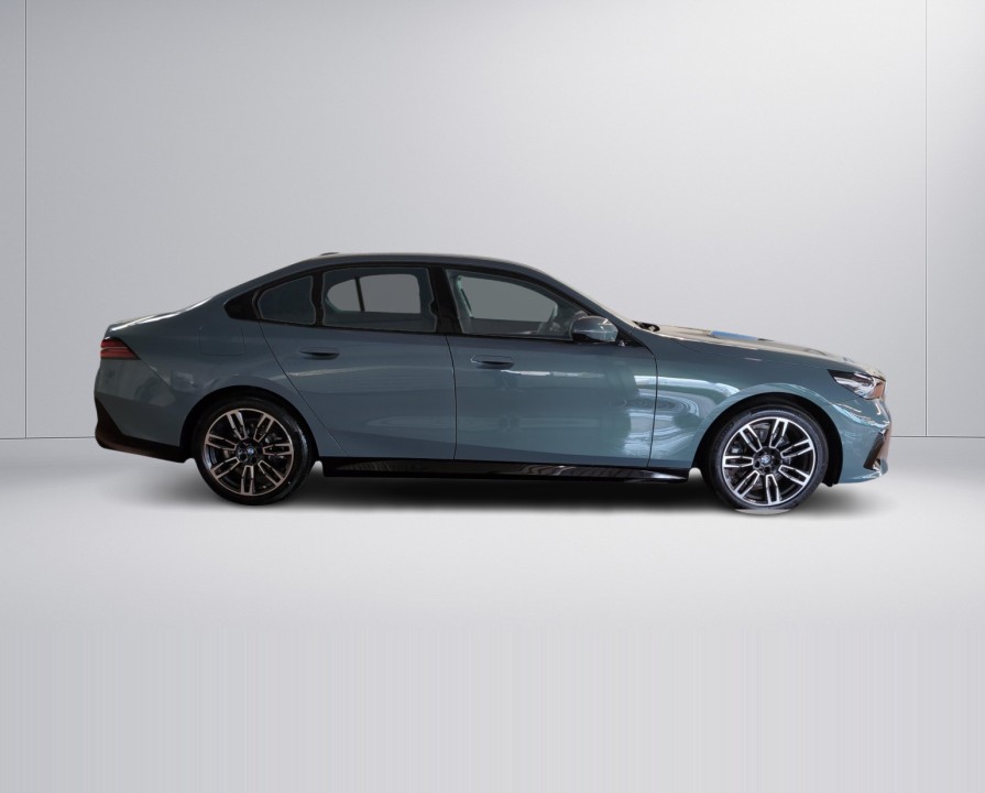 BMW Seria 5 520i M-Sport (3)