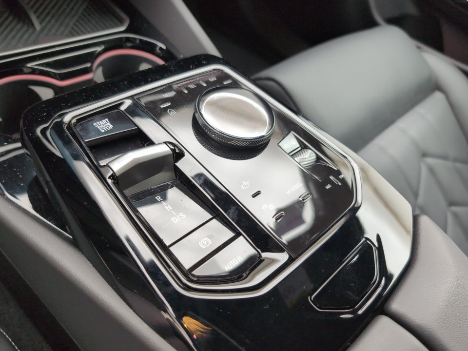 BMW Seria 5 520d xDrive M-Sport - foto 9