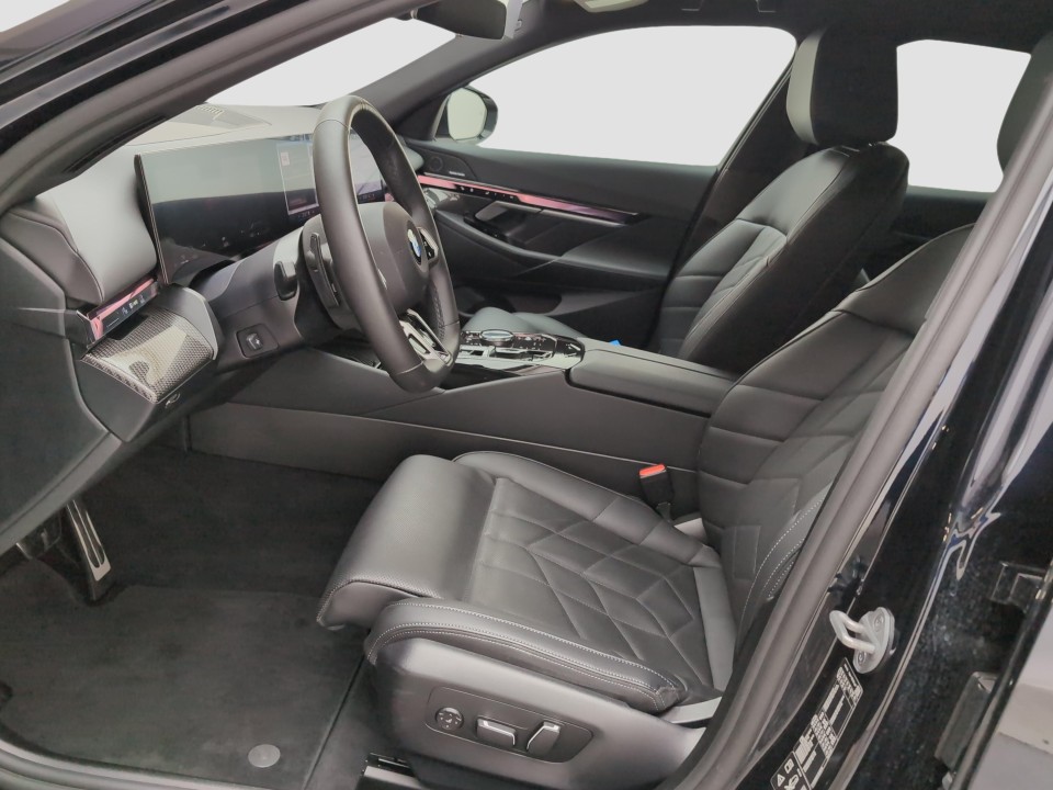 BMW Seria 5 520d xDrive M-Sport - foto 8