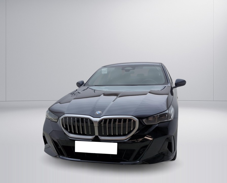 BMW Seria 5 520d xDrive M-Sport (2)