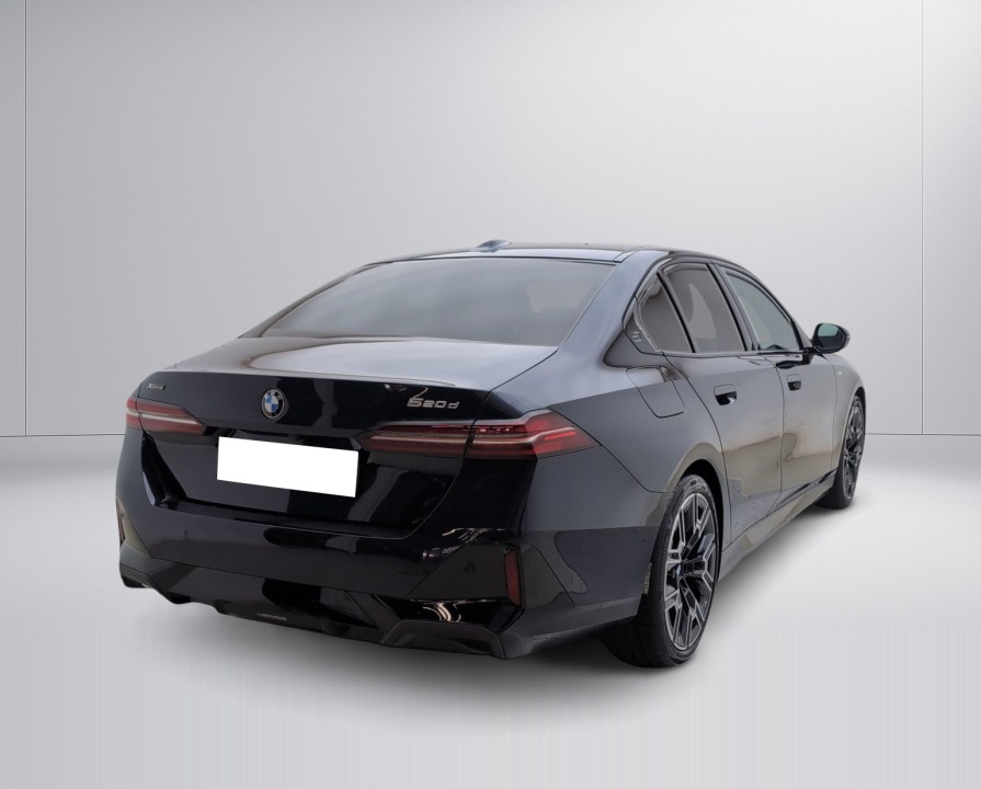 BMW Seria 5 520d xDrive M-Sport (4)