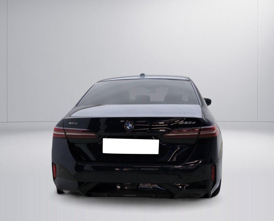 BMW Seria 5 520d xDrive M-Sport (5)
