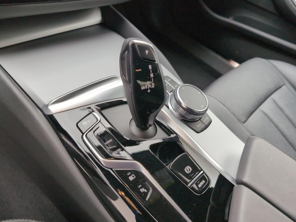 BMW Seria 5 530e xDrive - foto 10
