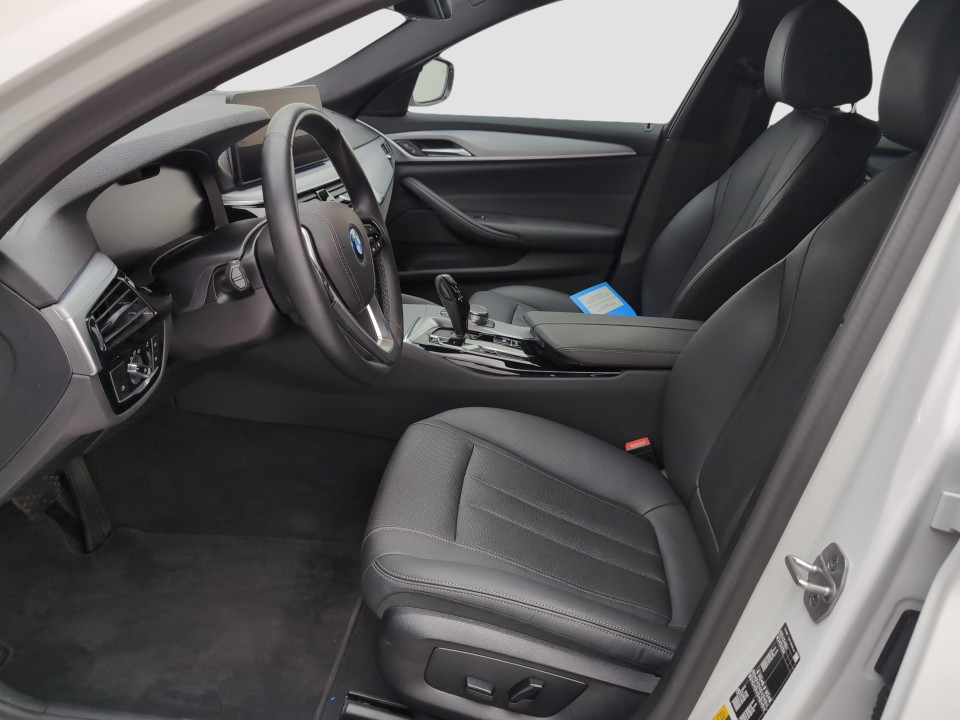 BMW Seria 5 530e xDrive - foto 6