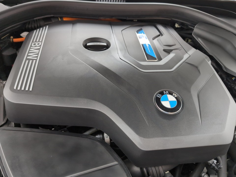 BMW Seria 5 530e xDrive - foto 11