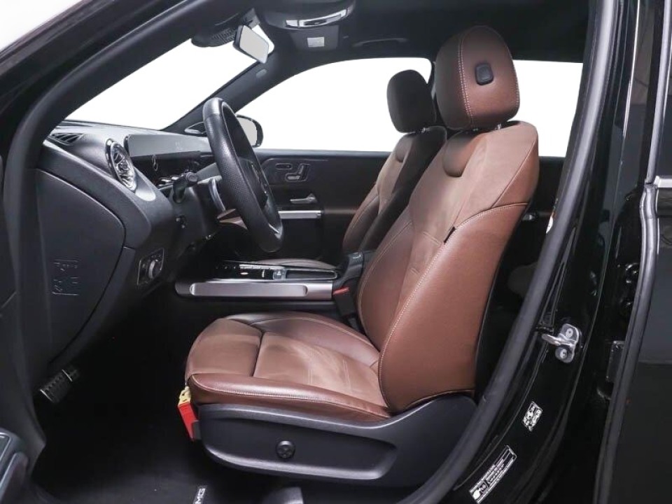 Mercedes-Benz GLB 250 4MATIC AMG Line (5)