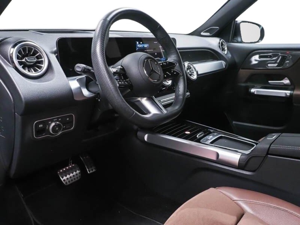 Mercedes-Benz GLB 250 4MATIC AMG Line (4)