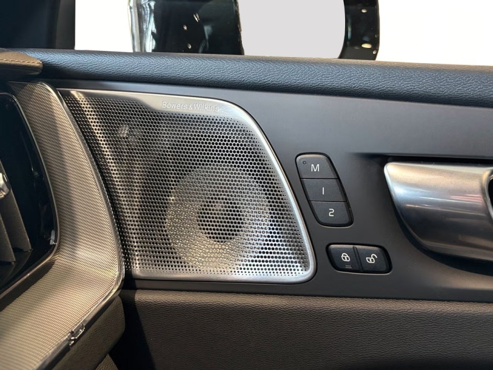 Volvo XC 60 T8 Recharge AWD Polestar Engineered - foto 13