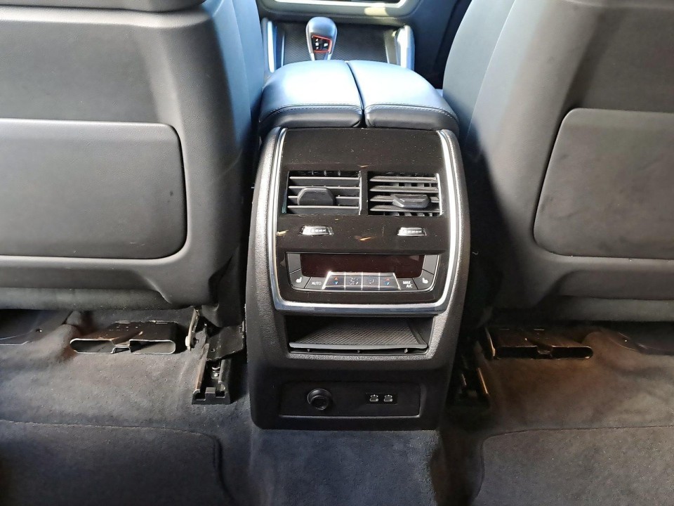 BMW XM 50e - foto 8