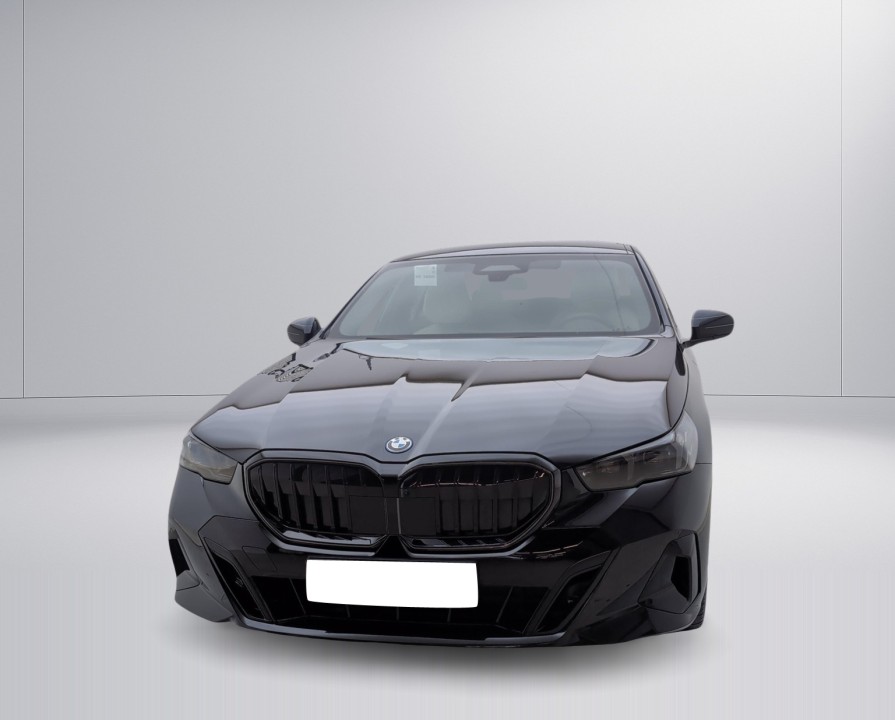 BMW Seria 5 550e xDrive M-Sport (2)