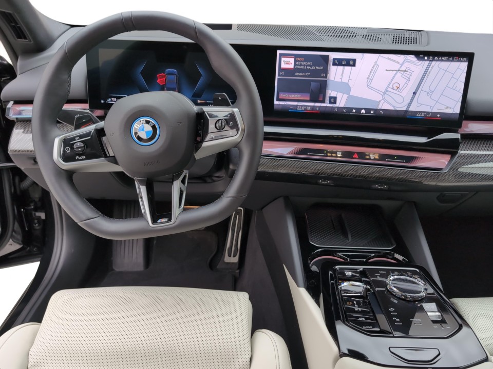 BMW Seria 5 550e xDrive M-Sport - foto 6