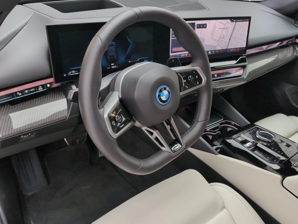 BMW Seria 5 550e xDrive M-Sport - foto 7