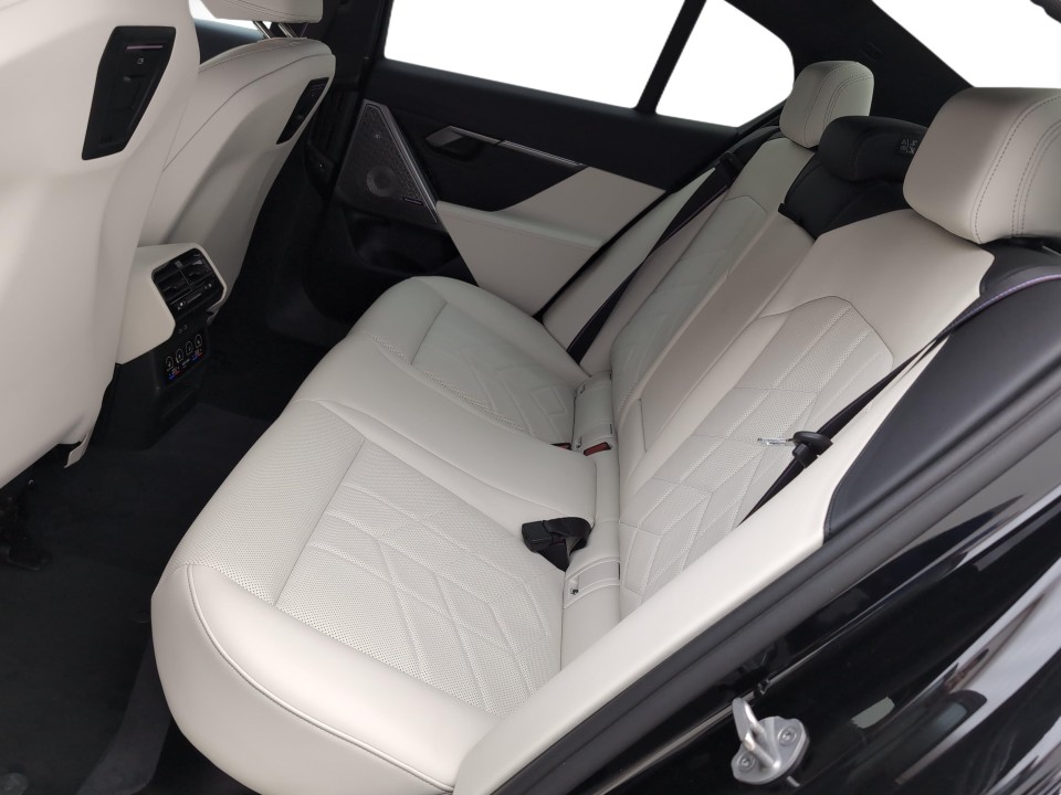 BMW Seria 5 550e xDrive M-Sport - foto 10