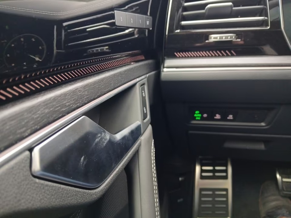 Volkswagen Touareg V6 TDI R-Line - foto 17