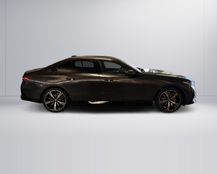 BMW i5 eDrive40 (2)