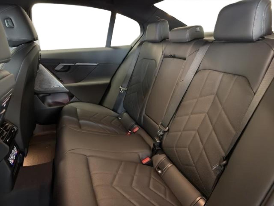BMW i5 eDrive40 - foto 18