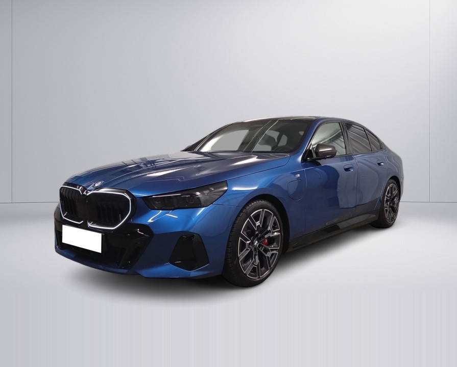 BMW Seria 5 550e xDrive M-Sport (2)