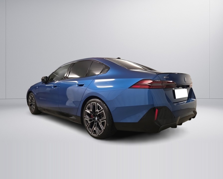 BMW Seria 5 550e xDrive M-Sport (4)