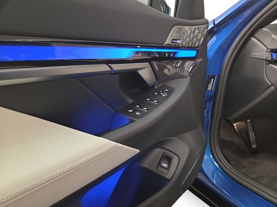 BMW Seria 5 550e xDrive M-Sport - foto 14