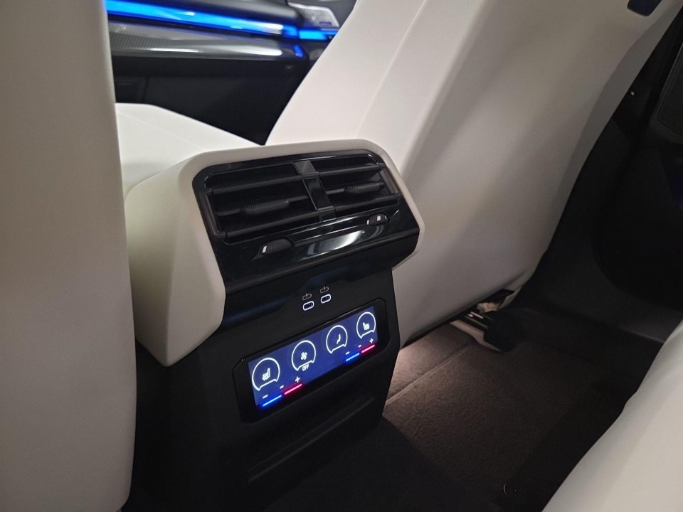 BMW Seria 5 550e xDrive M-Sport - foto 11