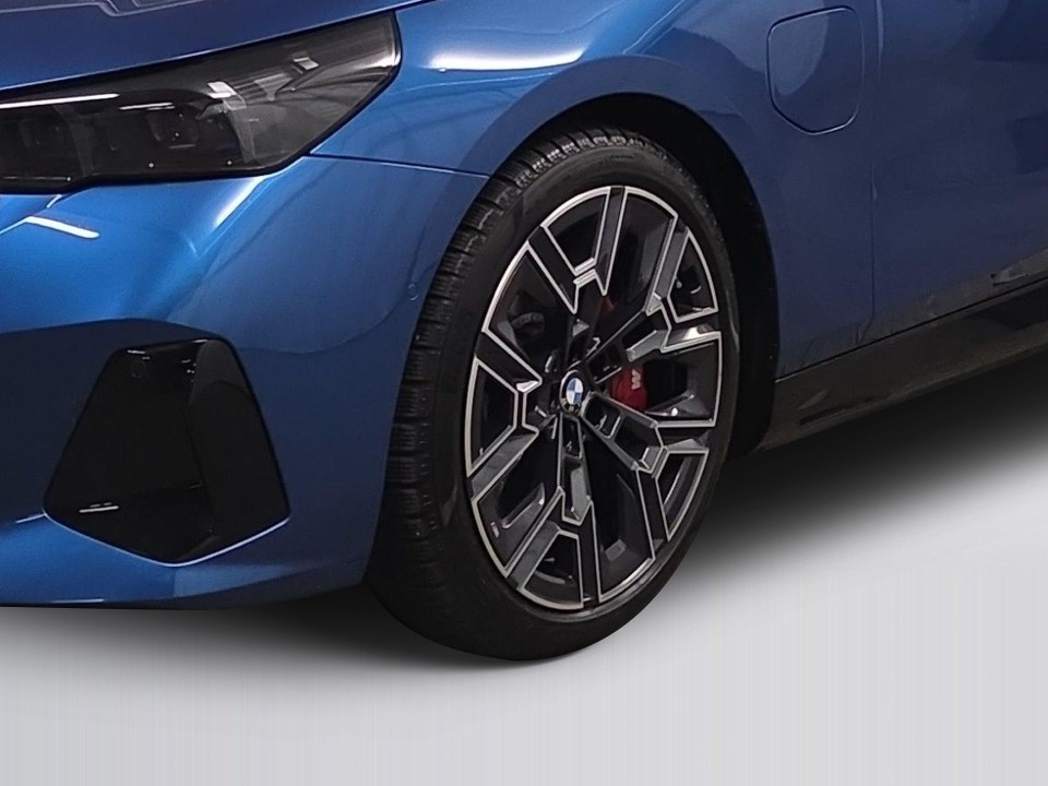 BMW Seria 5 550e xDrive M-Sport - foto 18