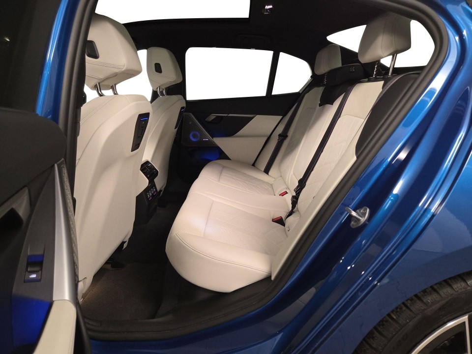 BMW Seria 5 550e xDrive M-Sport - foto 6