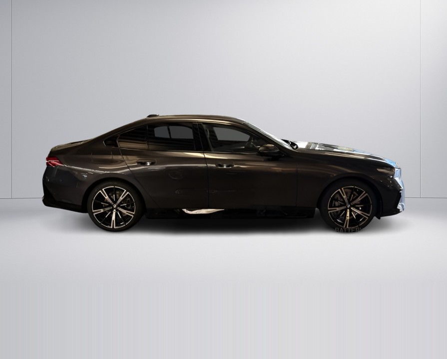 BMW i5 eDrive40 (2)