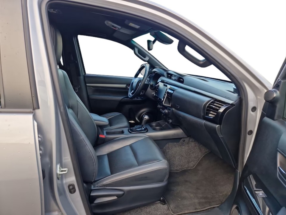Toyota Hilux 2.8D Invincible - foto 12
