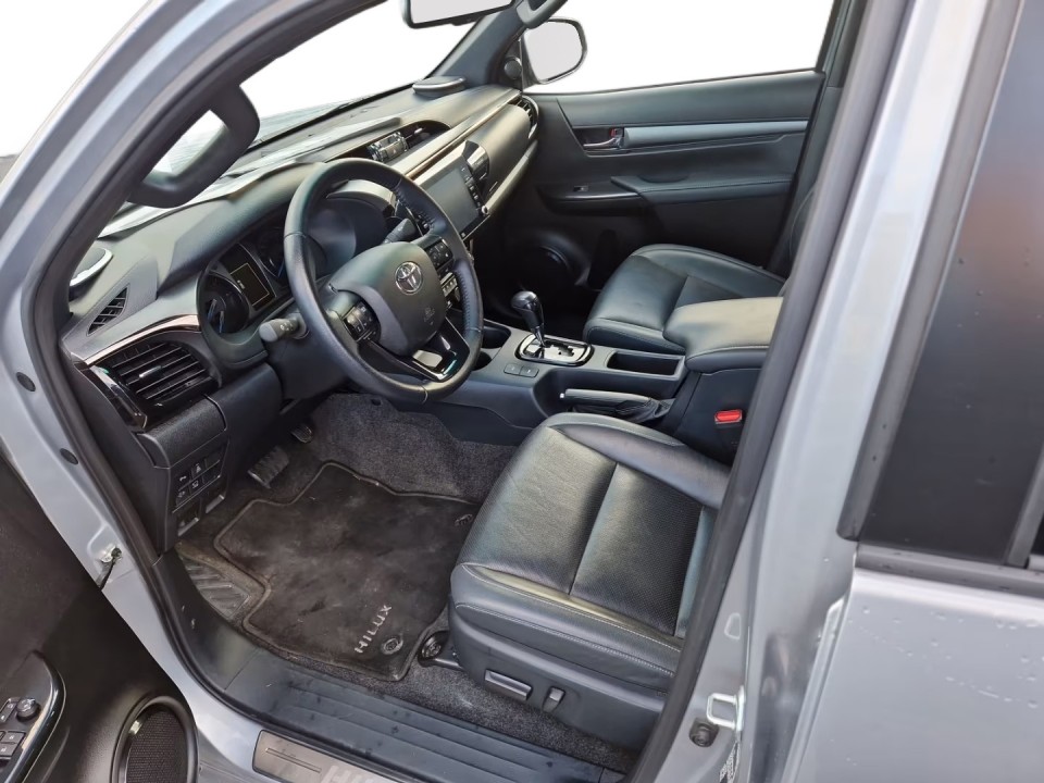 Toyota Hilux 2.8D Invincible - foto 10