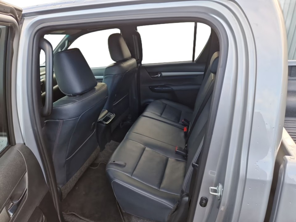 Toyota Hilux 2.8D Invincible - foto 11