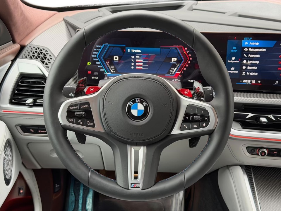 BMW XM 50e - foto 23