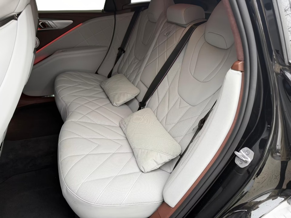 BMW XM 50e - foto 10