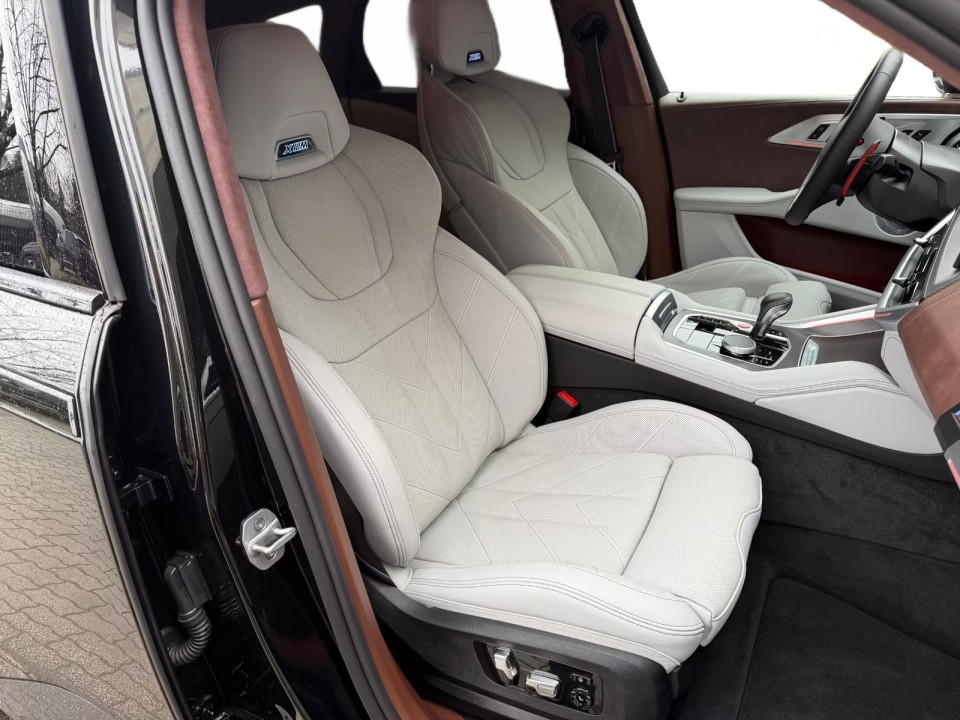 BMW XM 50e - foto 17